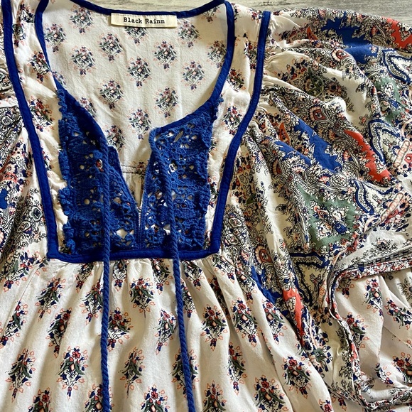 Womens flowy peasant blouse with flutter sleeves - Picture 5 of 9